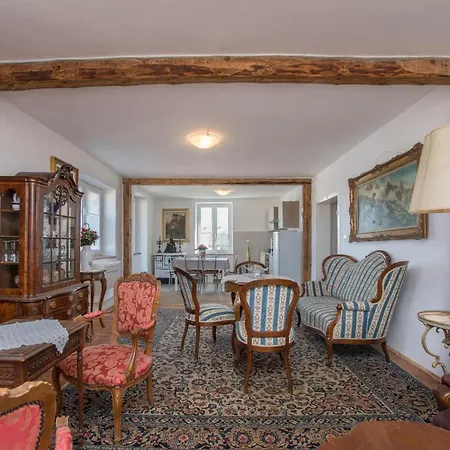 Historic Old Town With The View In Town 波雷奇